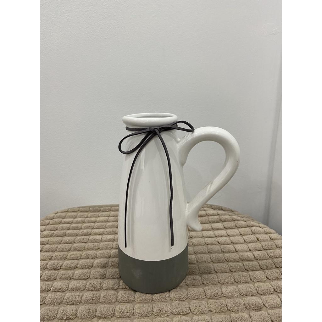 Lọ hoa trắng ghi thắt dây to