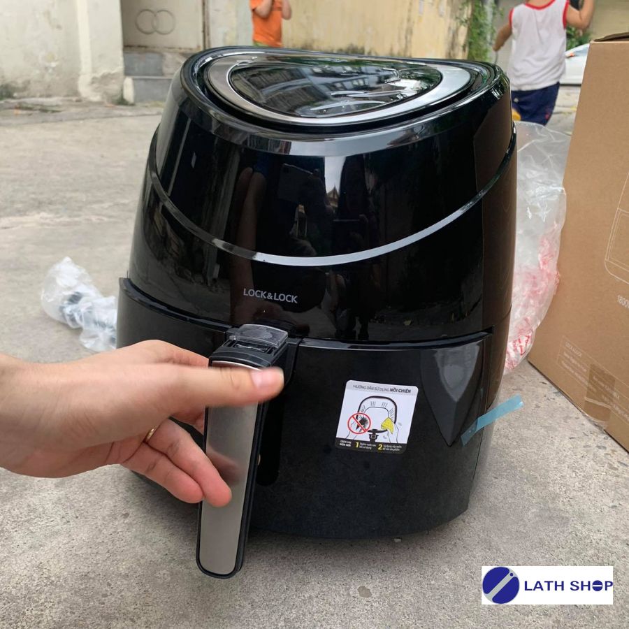 Nồi Chiên Không Dầu Điện Tử Lock&amp;Lock Air Fryer 5.2L Màu Đen EJF259BLK - Bảng Điện Tử Phía Trên - Hàng Chính Hãng