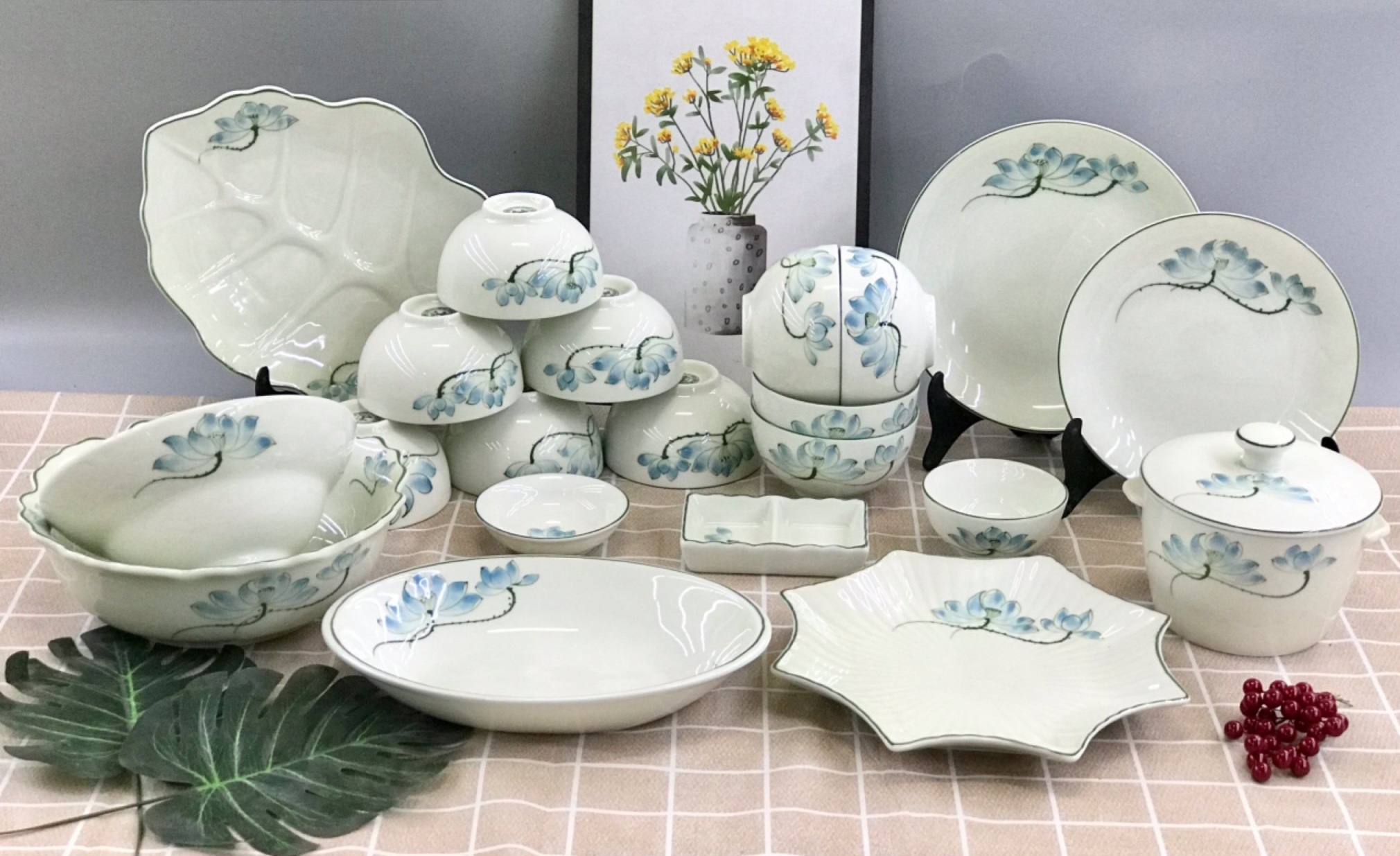 BỘ BÁT ĐĨA VẼ SEN MEN KEM BÁT TRÀNG