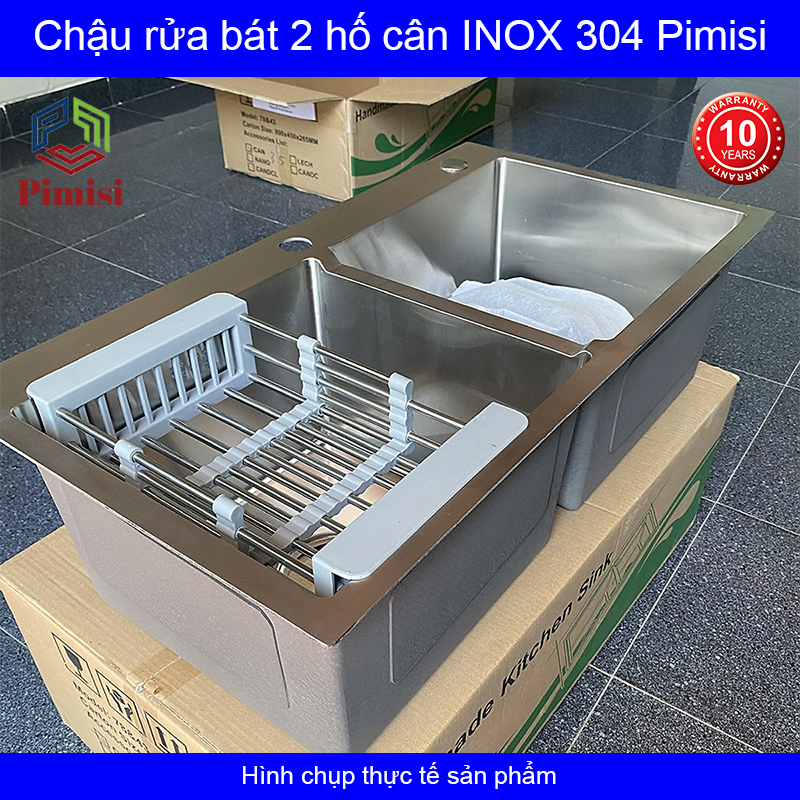 Chậu rửa bát inox 304 Pimisi đúc cao cấp 2 hố cân - kích thước 7843-8245 cm đầy đủ xi phông loại ống to - rỗ đựng đồ, dùng để rửa chén bát gắn được cả âm bàn đá | Hàng chính hãng