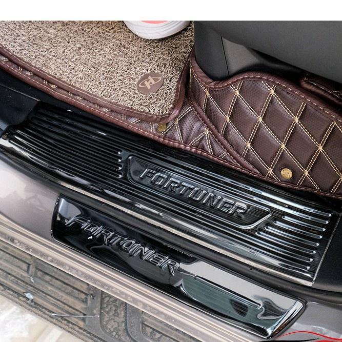 Ốp bậc cửa , nẹp bước chân Toyota Fortuner 2017-2022 cao cấp -mẫu Titan 8 chi tiết