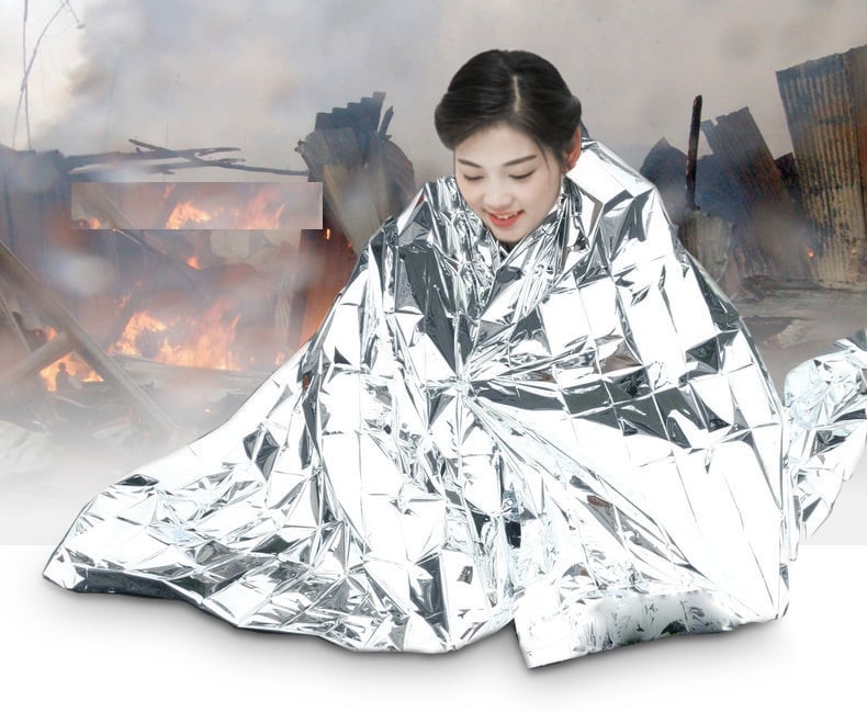 Chăn giữ nhiệt sinh tồn khẩn cấp 1m6 x 2m1 – chống lạnh giữ ấm cơ thể siêu gọn nhẹ Emergency Blanket