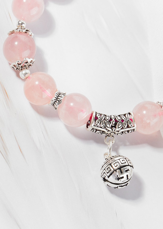 Vòng tay thạch anh hồng phối charm chuông bạc Ngọc Quý Gemstone