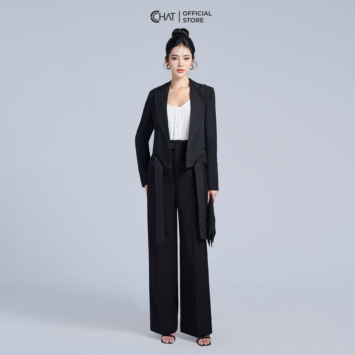Áo Blazer Nữ Kiểu Ngắn Cạp Rời Cổ Ve Chất Tuytsi Cao Cấp Mềm Mịn 22EHS2015ST