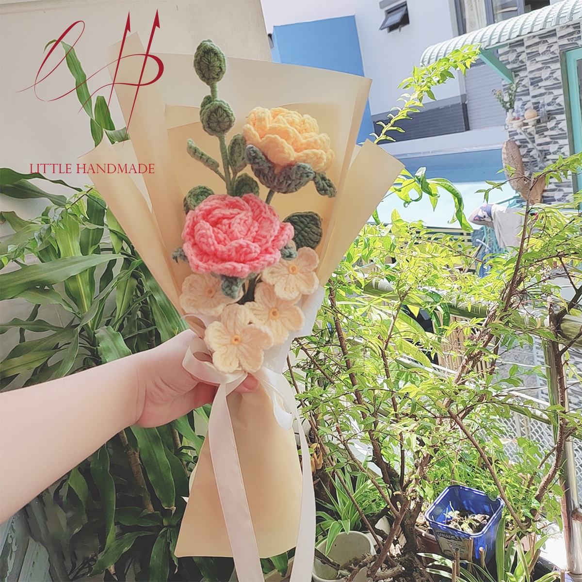 Quà tặng 2 hoa hồng và 4 lưu ly bằng len handmade