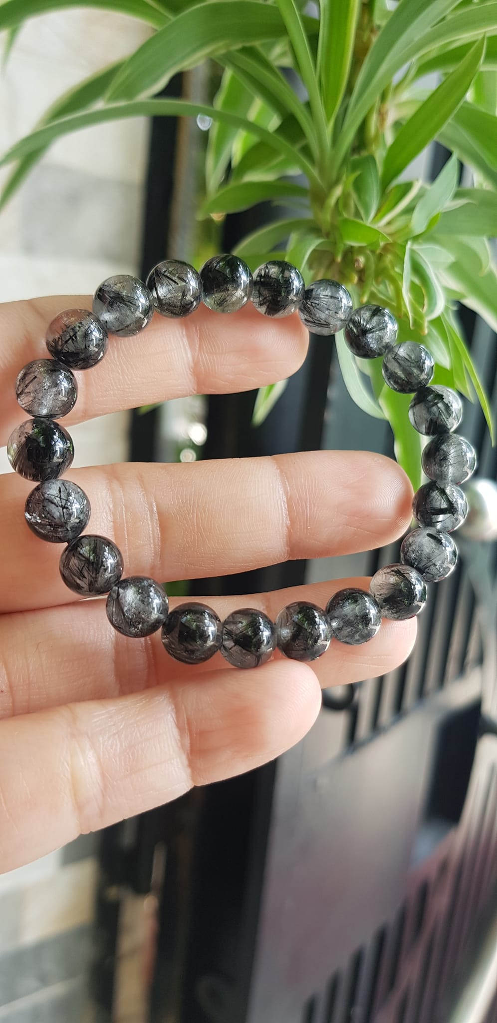 Vòng tay thạch anh tóc đen tự nhiên nữ size hạt 8mm màu đen trắng bóng đẹp hợp mệnh thủy mệnh Mộc đeo đẹp may mắn hợp mệnh tuổi tốt sức khỏe công việc ạ