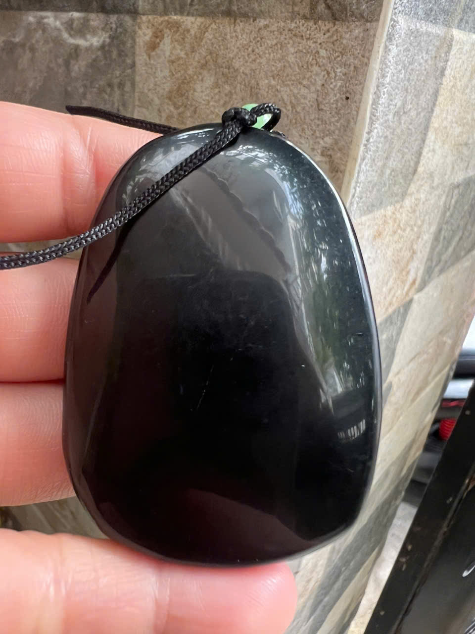 Mặt Dây Chuyền Nam Phật Quan Âm Cưỡi Cá Chép Đá Mã Não Đen Size To Cao 60mm Ngang 43mm Dầy 13mm ạ