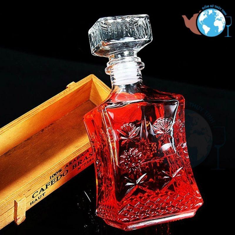 Bình Đựng Rượu Thủy Tinh Cao Cấp 750ml. Mẫu Vuông Eo Thon Hoa Văn Sang Trọng