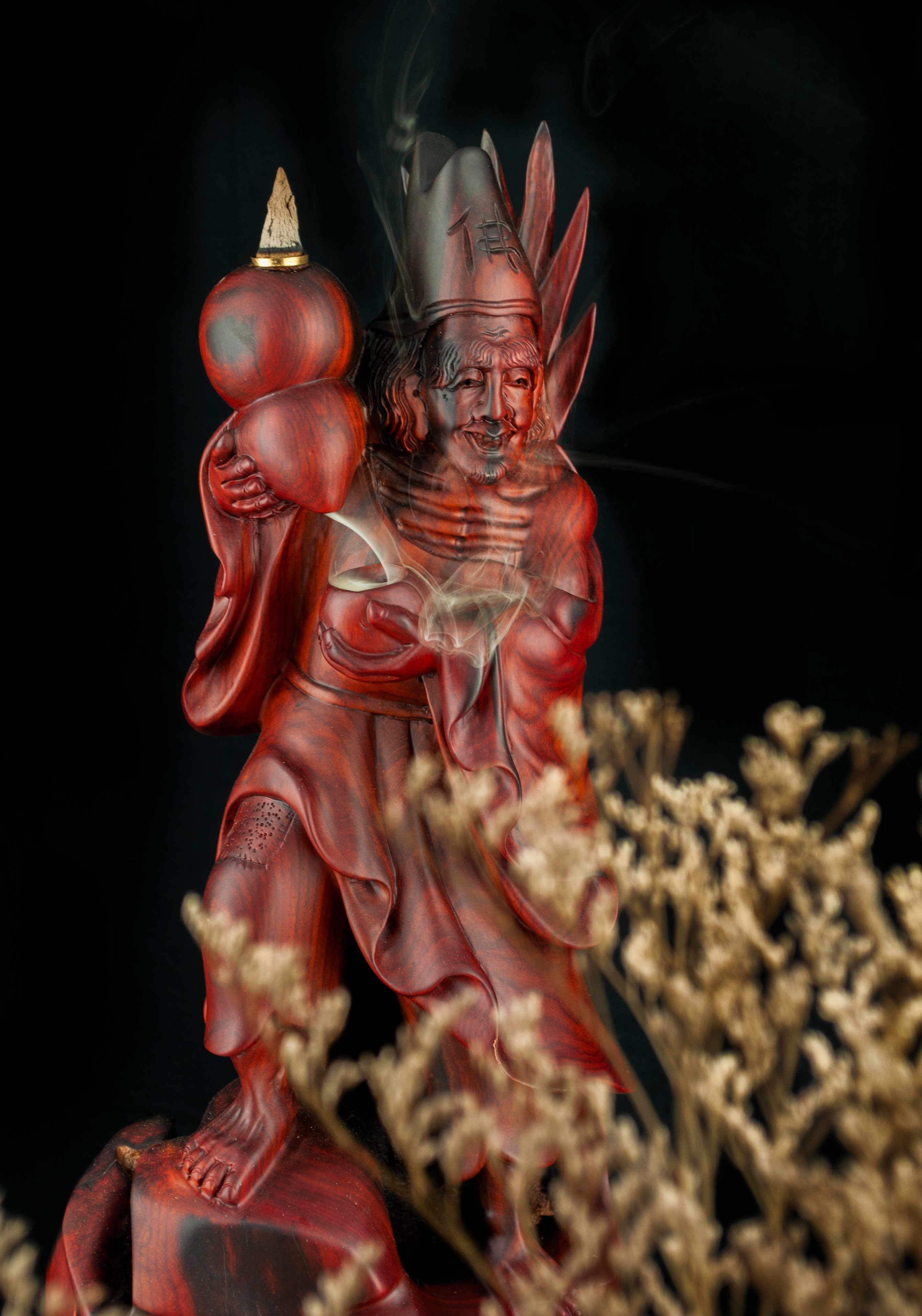 Tượng gỗ mỹ nghệ- Tế Công đại tiếu- gỗ trắc đỏ đen, xông trầm