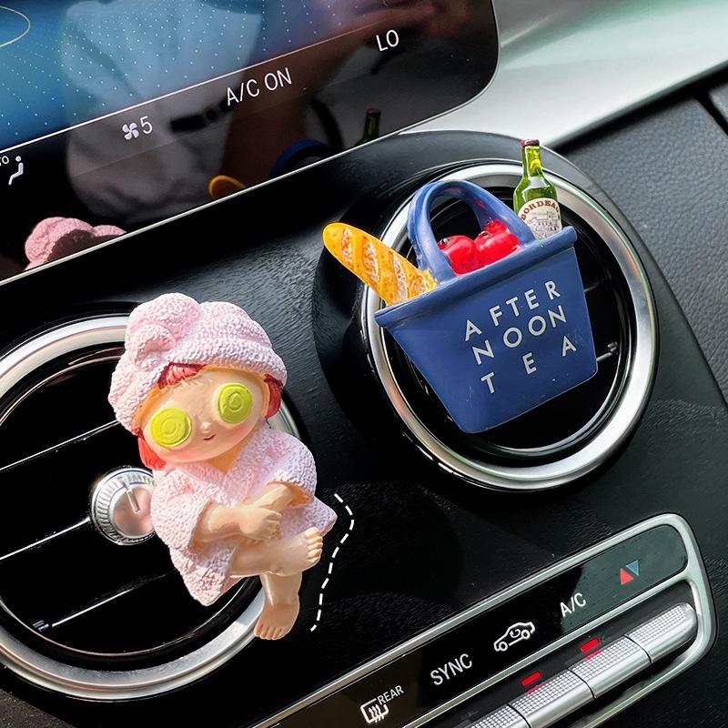 Kẹp Khuếch Tán Nước Hoa Trên Xe Hơi Hình Cô Gái Dễ Thương