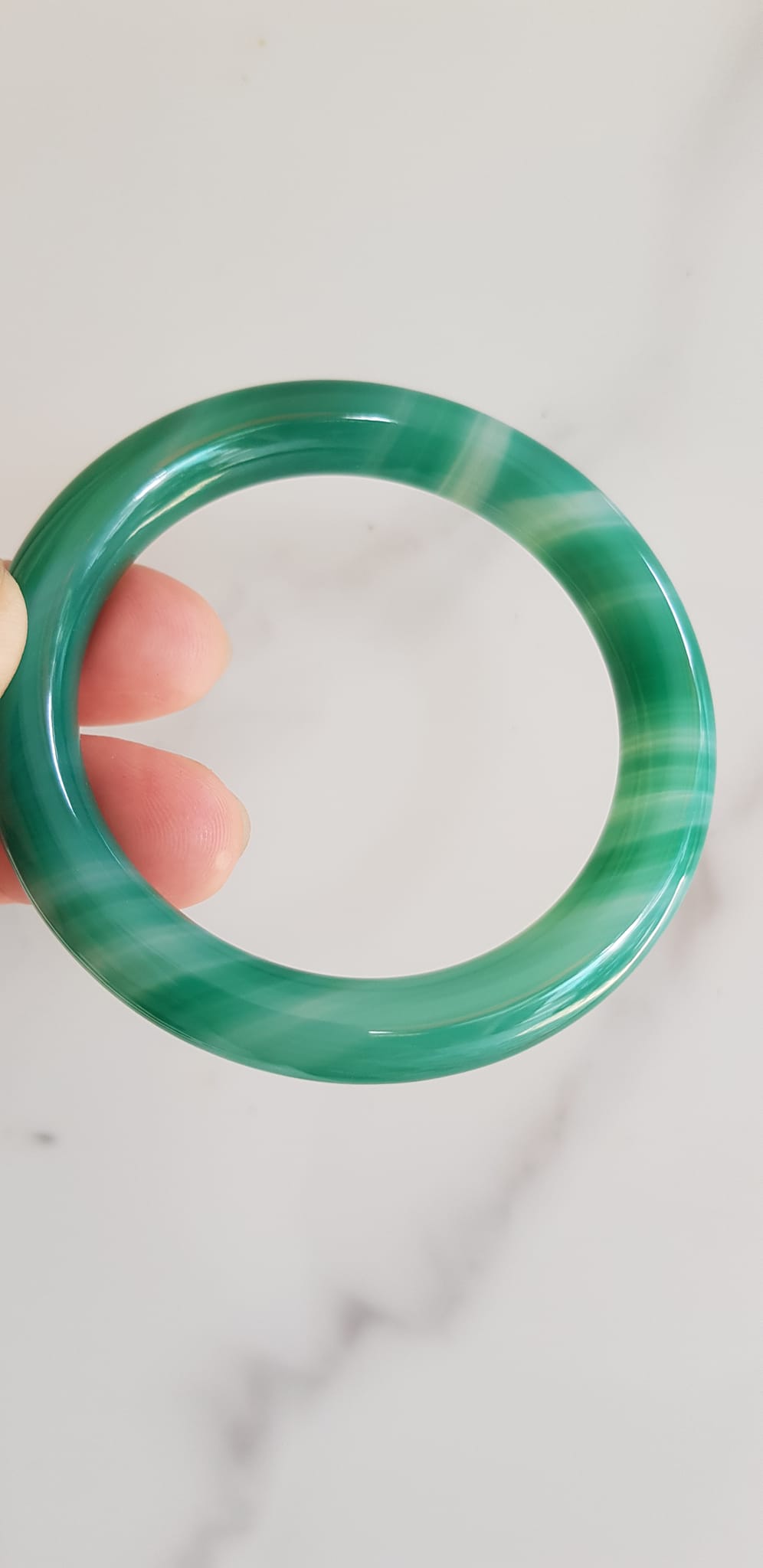 Vòng tay đá mã não xanh vân sọc trắng nhẹ mới Ni 53mm x cọng 9mm Vòng màu xanh ngọc đậm đều vân sọc đẹp ạ Nữ 52kg - 58kg đeo mệnh Mộc hỏa thủy ạ