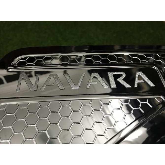 NAVARA, Ốp nắp bình xăng mạ crom xe Nissan navara 2016-2019