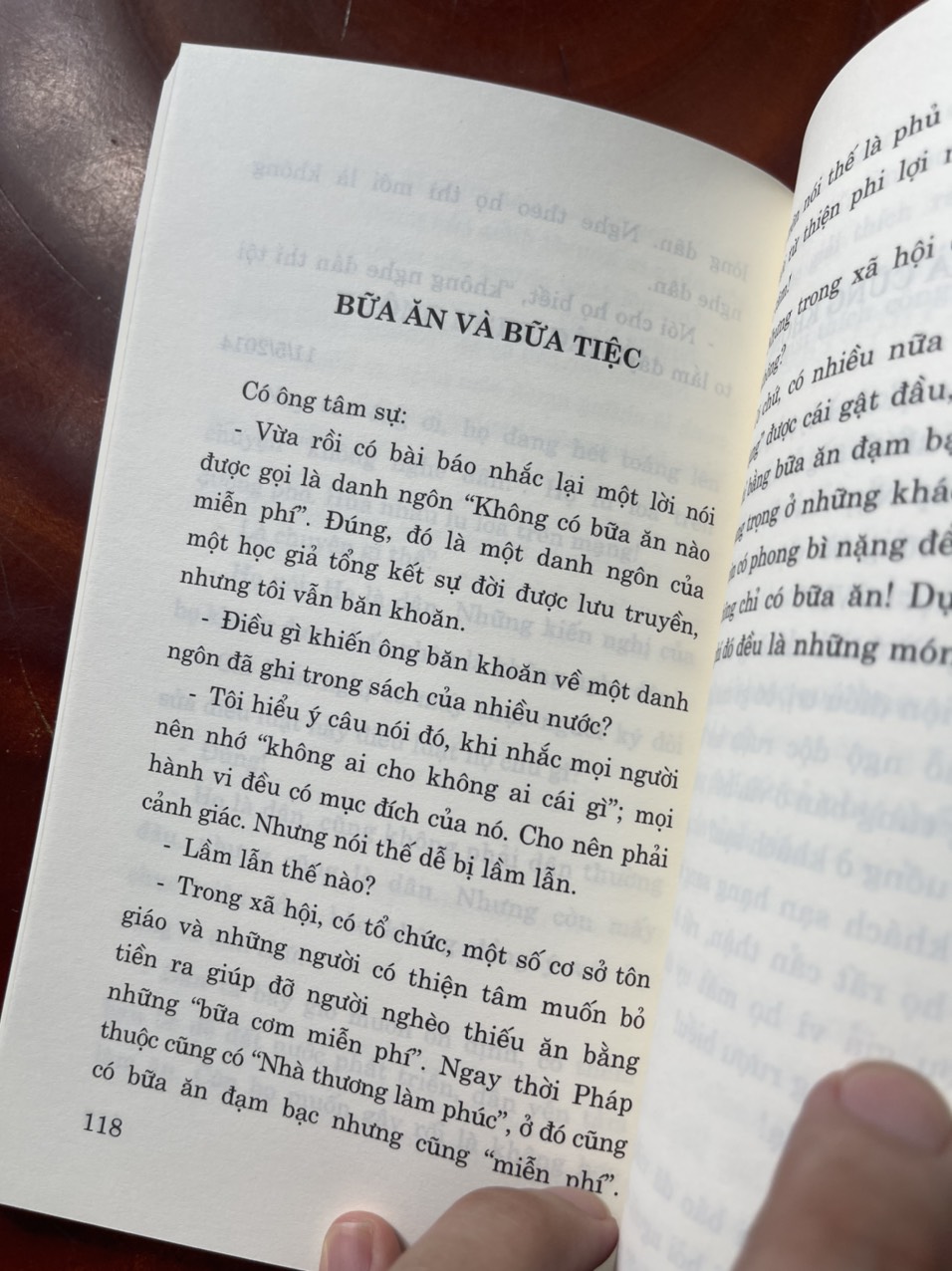 [tuyển tập báo chí bút chiến HỮU THỌ] QUÉT CẦU THANG – tiểu phẩm báo chí – NXB CTQG Sự Thật