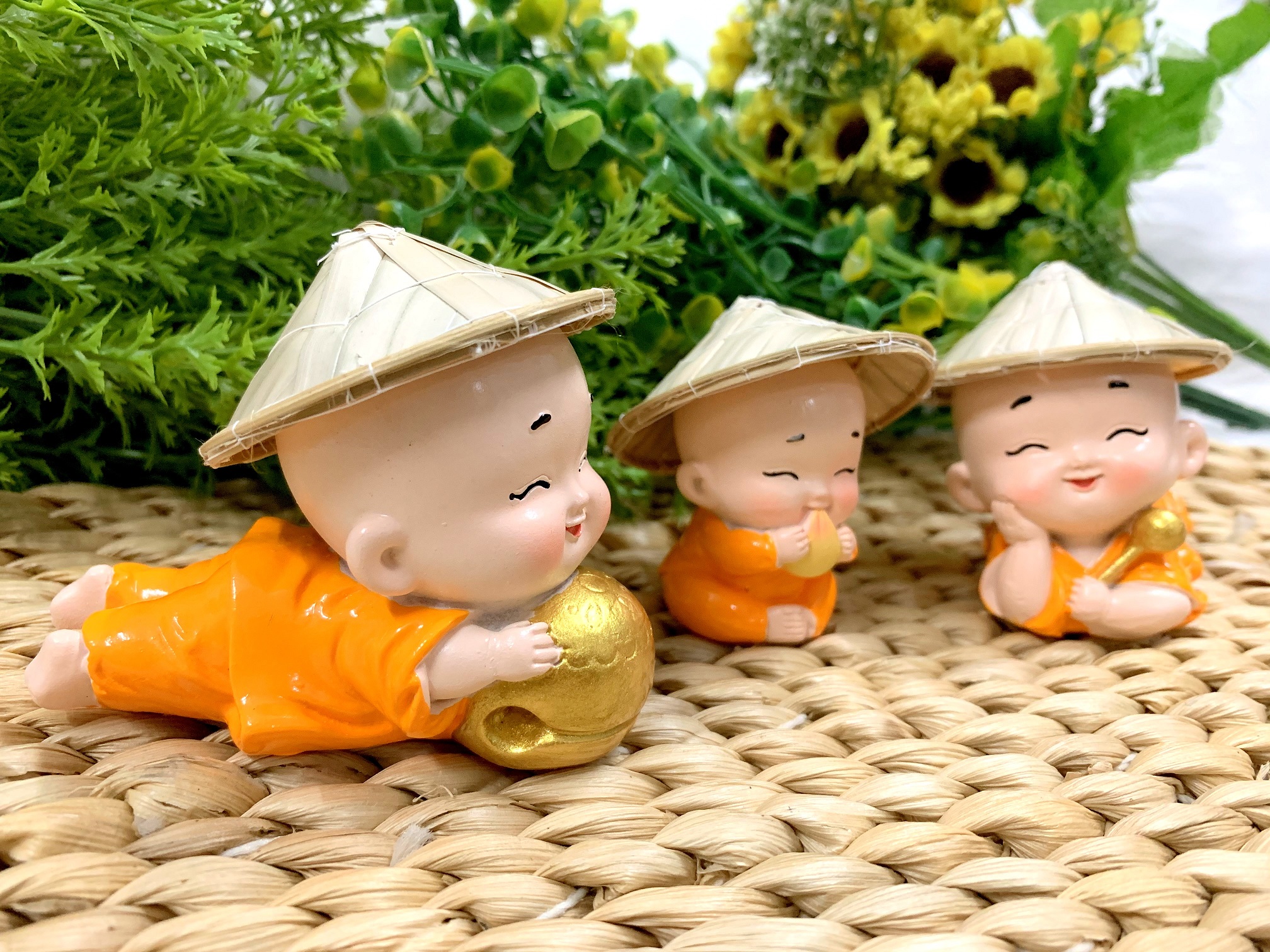 Tượng Tiên Đồng đội nón lá Việt Nam