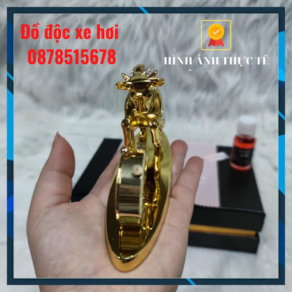 Tượng nước hoa trâu vàng đính đá pha lê kèm mặt đồng hồ trang trí taplo ô tô - chất liệu hợp kim 450g