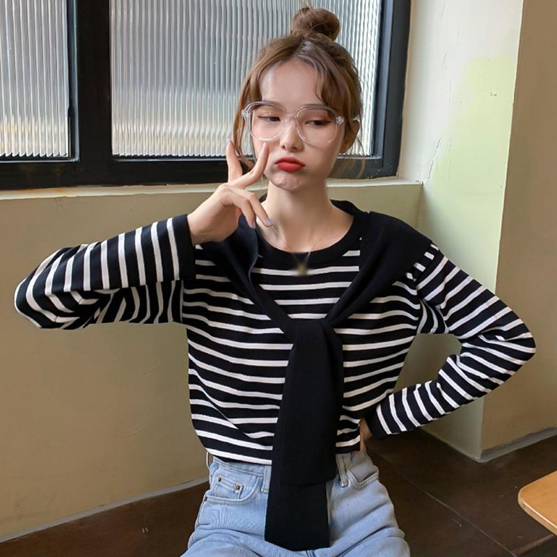 Áo thun dài tay dáng rộng in kẻ sọc phối khăn choàng thời trang Hàn Quốc cho nữ