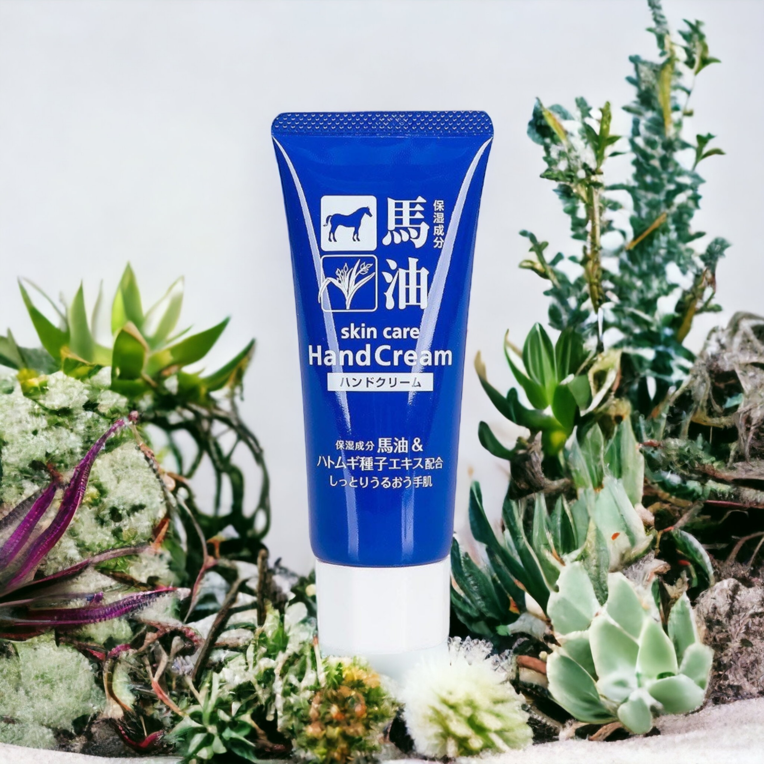 Kem Dưỡng Ẩm Da Tay Chiết Xuất Dầu Ngựa Và Ý Dĩ Hatomugi Hand Cream  (Tuýp 60g)