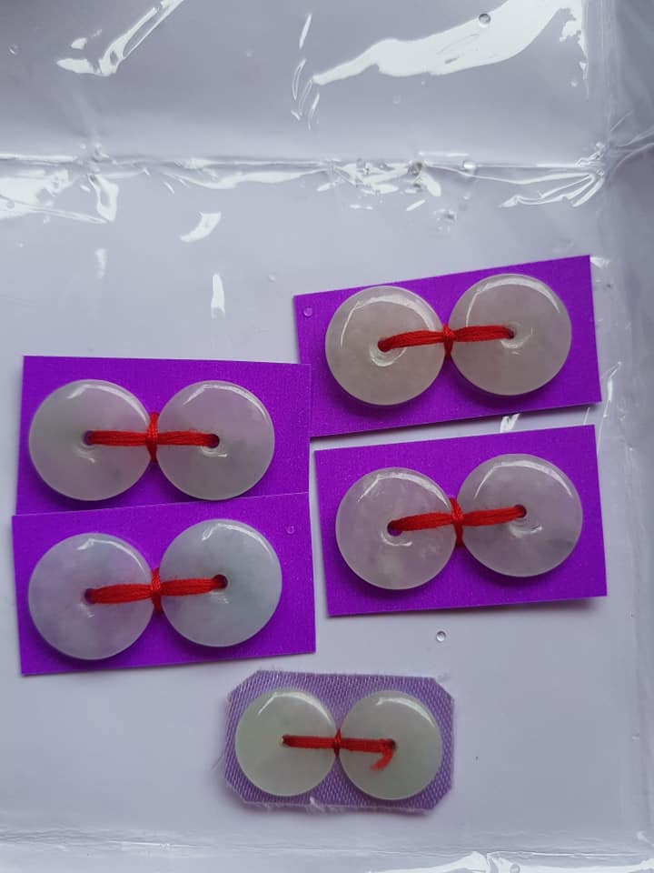 Đôi bông tai đá cẩm thạch trắng tự nhiên đẹp Size đk 15mm x dầy 3mm Nữ về bọc làm đôi bông tai vàng đeo đẹp ạ Mệnh Kim Thủy hợp ạ Chất liệu đá cẩm thạch tự nhiên