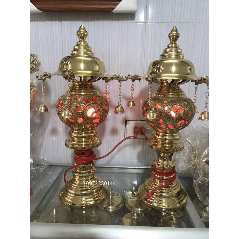 Đôi đèn thờ bằng đồng họa tiết rồng phượng có chuông cao 50cm chất liệu đồng vàng