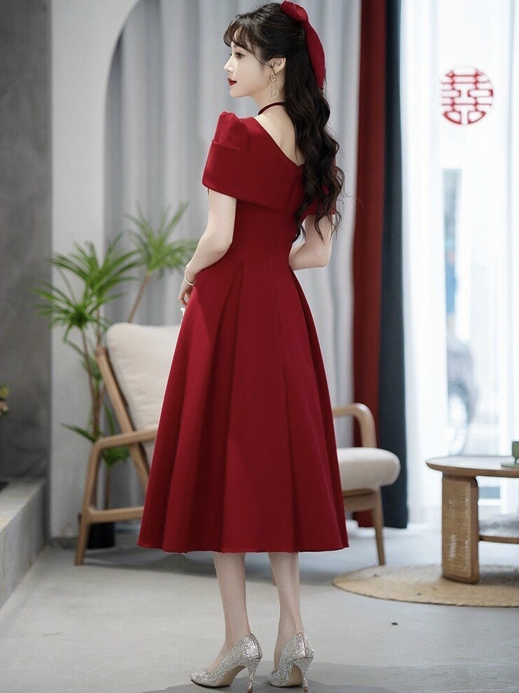 Đầm xoè cổ vuông cách điệu kèm phụ kiện S.MLXL