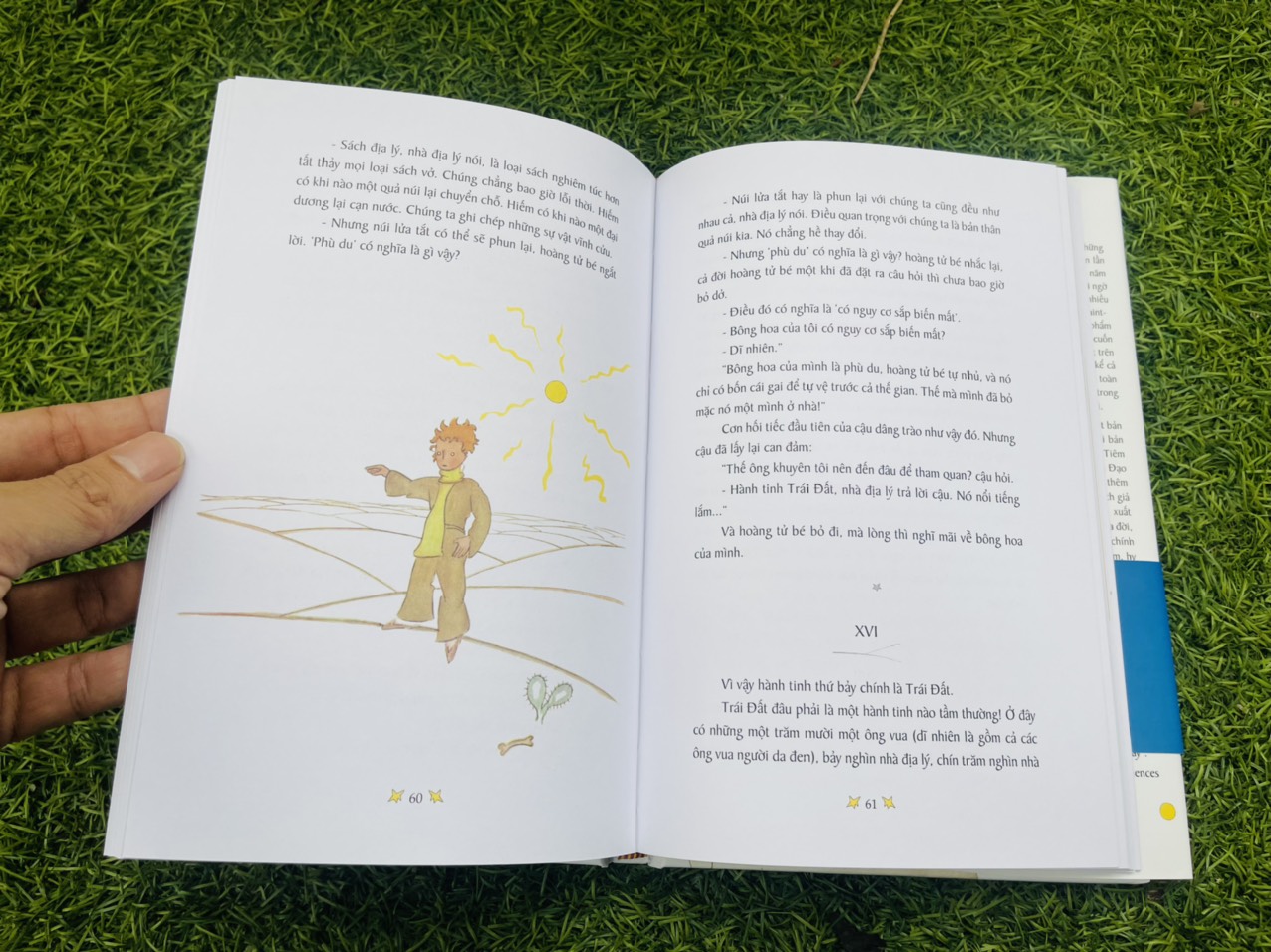 BÌA CỨNG KỶ NIỆM IN 500c – HOÀNG TỬ BÉ – MINH HỌA MÀU CỦA TÁC GIẢ ANTOINE DE SAINT-EXUPÉRY – BẢN DỊCH MỚI KỶ NIỆM 70 NĂM RA MẮT TÁC PHẨM – TRÁC PHONG DỊCH – NHÃ NAM PHÁT HÀNH
