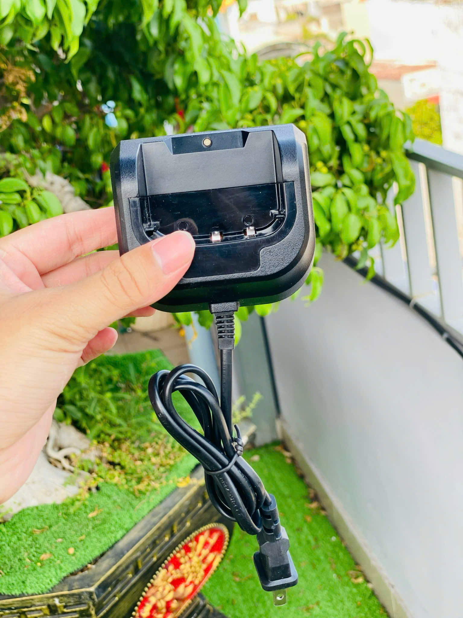 Bộ Đàm 16 Kênh HR505 Sóng UHF Công Suất 5W Pin Sạc Dung lượng 4800mAh Sử dụng 5-20 Tiếng Dùng Cho Nhà Xưởng, Trường Học, Bệnh Viện hàng nhập khẩu