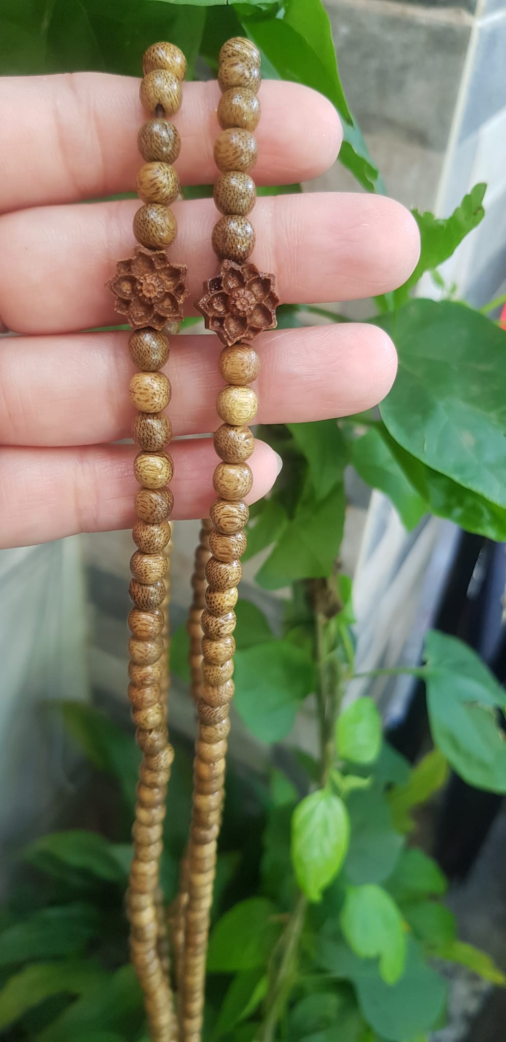 Vòng tay nữ gỗ trầm charm phối Bông Hoa Sen kiểu đeo quấn tay 4 vòng Size hạt 6mm thơm nhẹ đeo tay Ý nghĩa Vạn sự như ý may mắn rất đẹp ạ