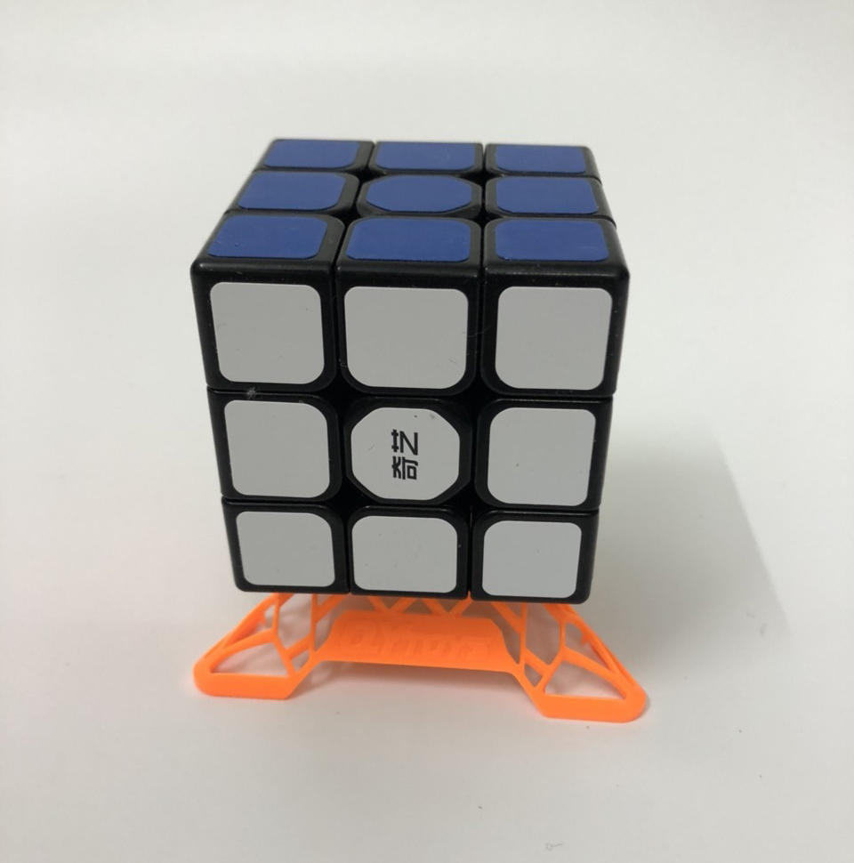 Rubik 3x3 cao cấp tặng kèm đế nhựa cao cấp