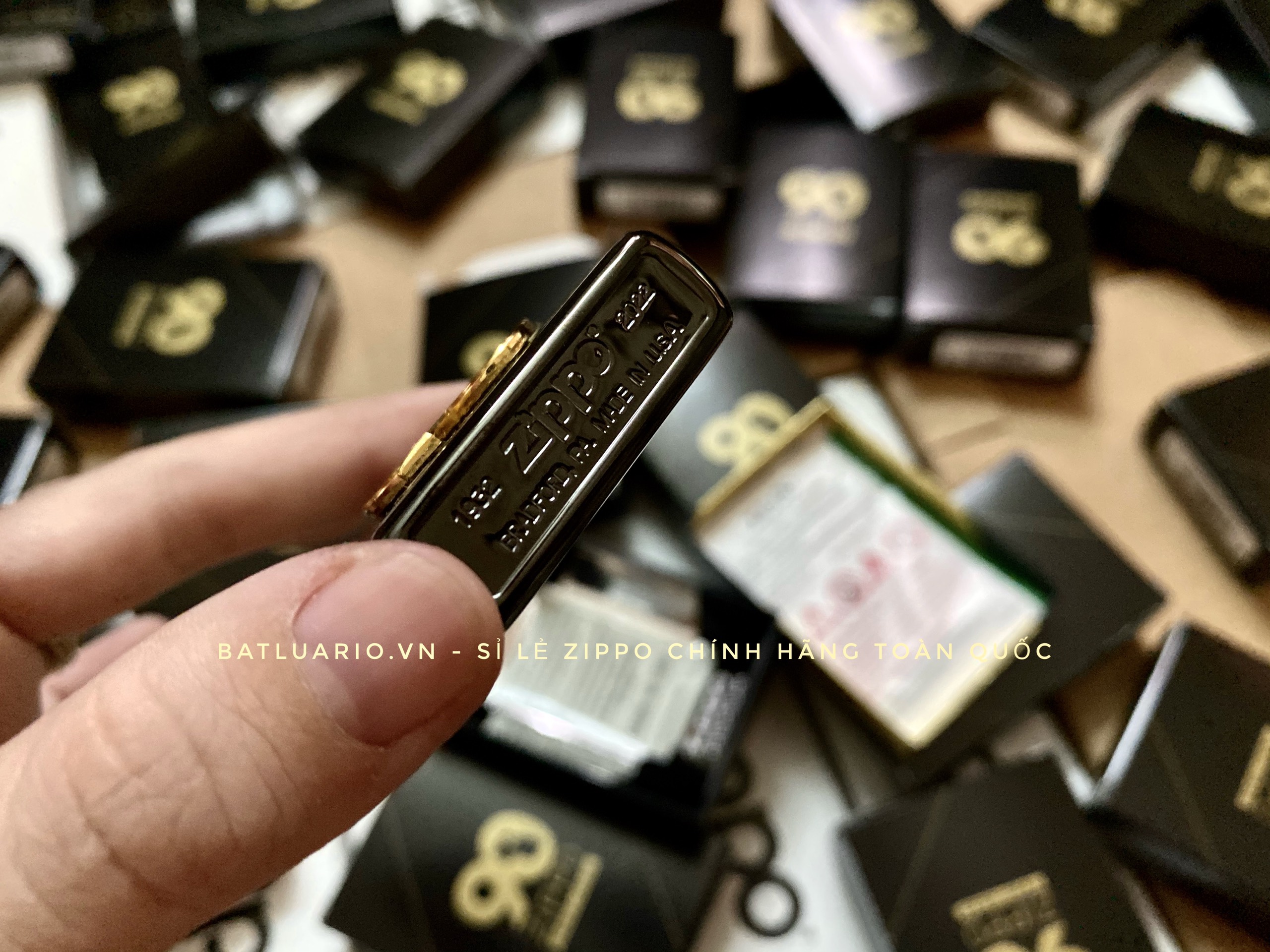 Bật Lửa Zippo Zippo 49864 – Zippo High Polish Black 90th Anniversary Commemorative