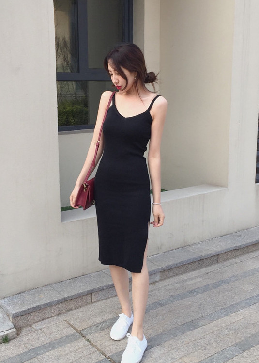 Váy Ngắn Hai Dây Xẻ Bên