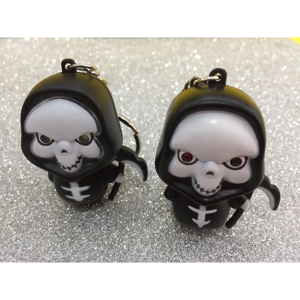 Móc khóa phát sáng thần chết cầm rìu