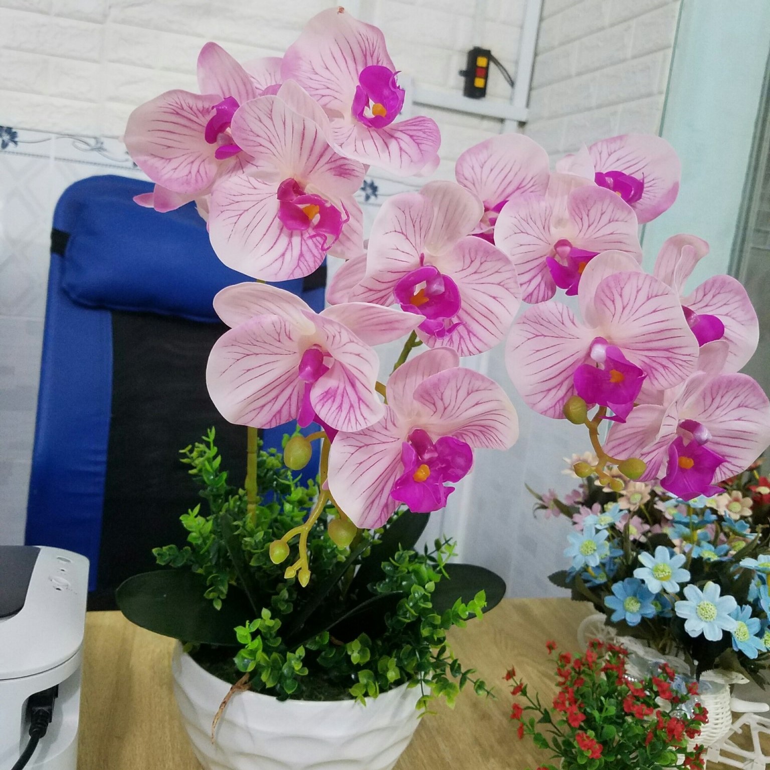 Chậu Hoa Lan Hồ Điệp Giả Chất Liệu Silicon