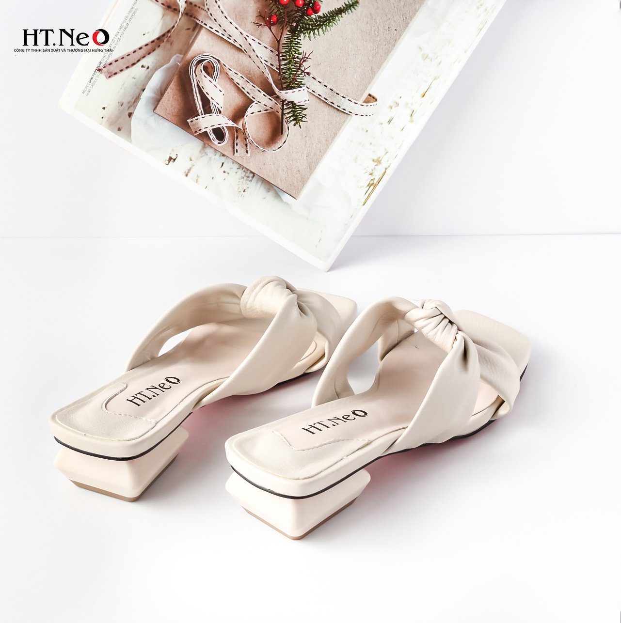 Sandal nữ HT.NEO gót vuông thiết kế đơn giản, trẻ trung, quai da thắt nơ, da cao cấp SDN68