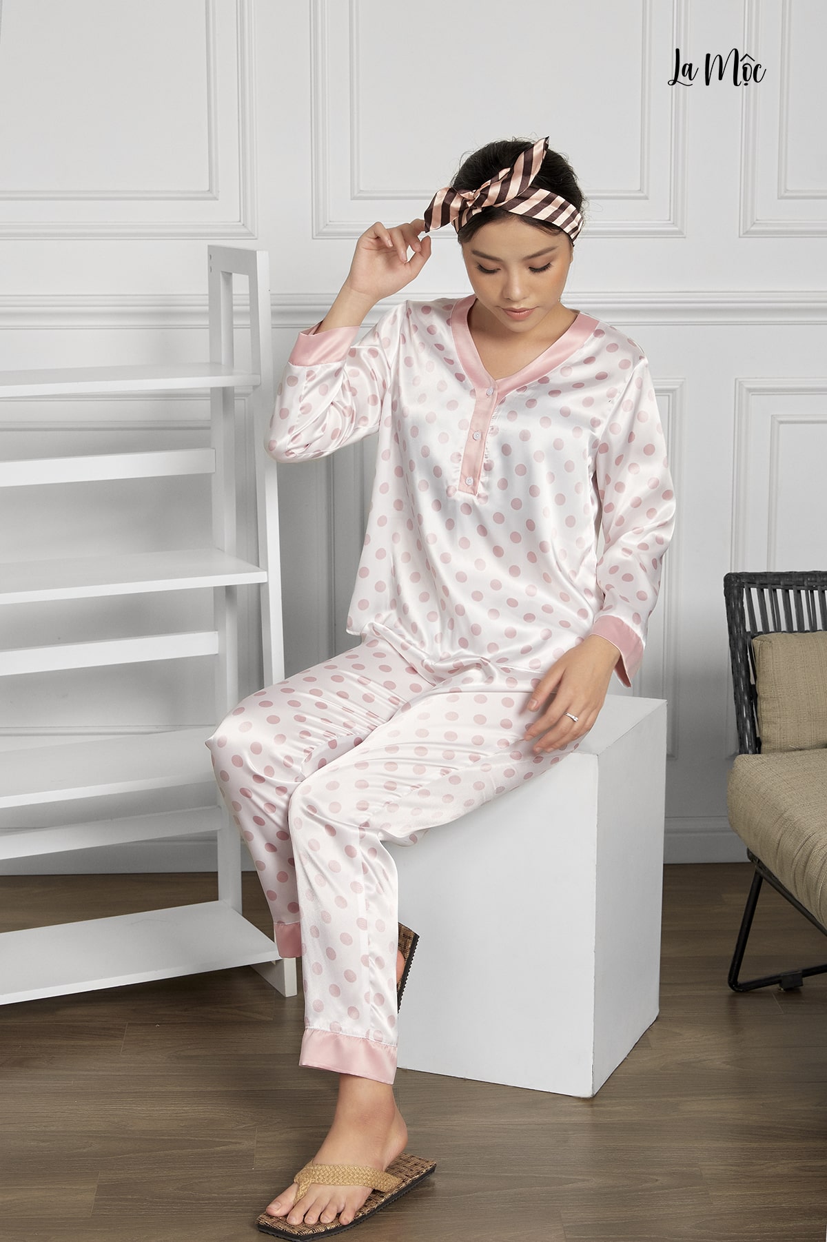 Đồ Bộ Nữ Mặc Nhà Pijama Dài Lụa Hàn Cổ Tim Maxivic, La Mộc - MM112117