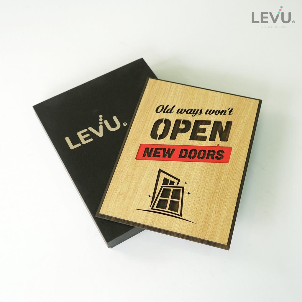 Tranh văn phòng tiếng Anh LEVU EN05 “Old ways won’t open new doors”