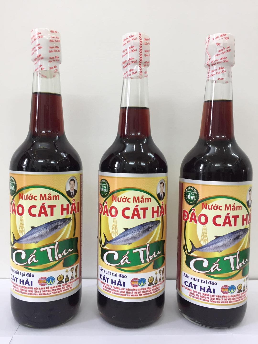 Nước Mắm Cá Thu Vàng hàm lượng Protein cao, Hộp 4 chai ,dung tích 650ml/1 chai
