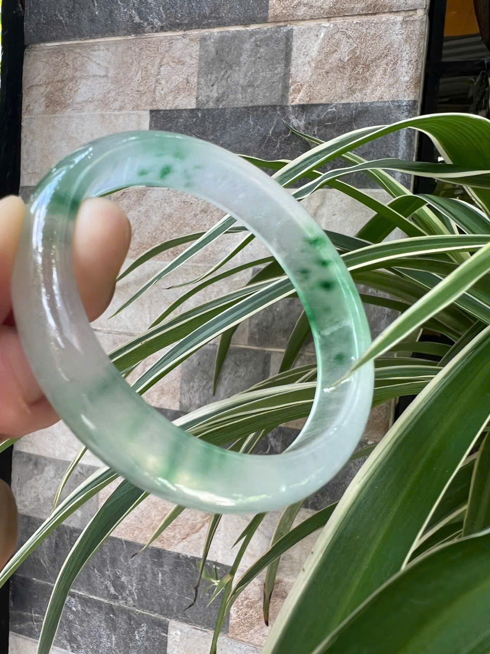 Vòng Tay Nữ Bản Hẹ Đá Mã Não DuLong Trắng Trong Xanh Rong Biển Nhẹ Bóng Đẹp Ni 54mm Cao 12mm Dầy 7mm Món quà tặng Nữ 50kg - 55kg đeo tay xinh rẻ đẹp ý nghĩa ạ