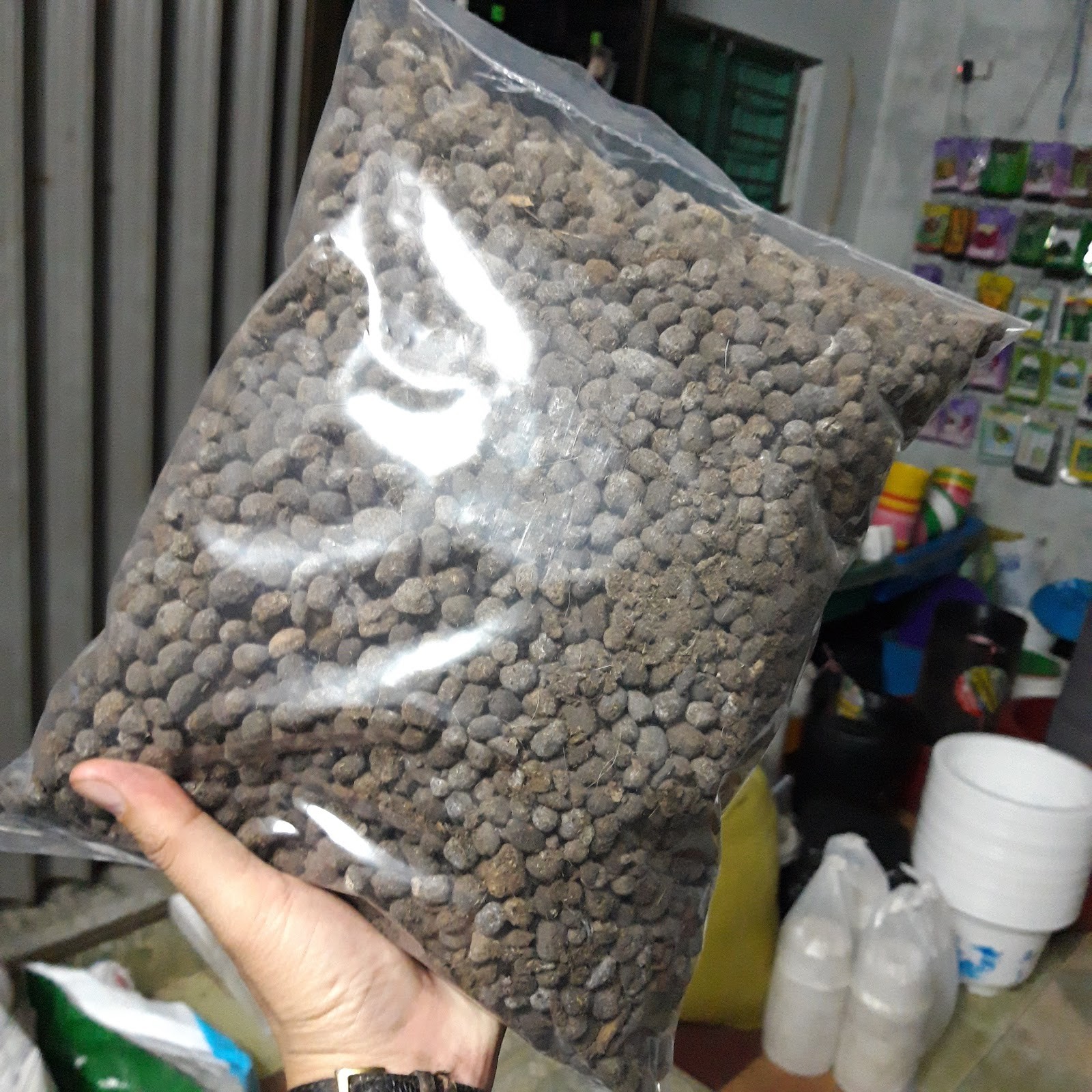 Phân dê đã qua xử lý nấm bệnh - Gói 1kg