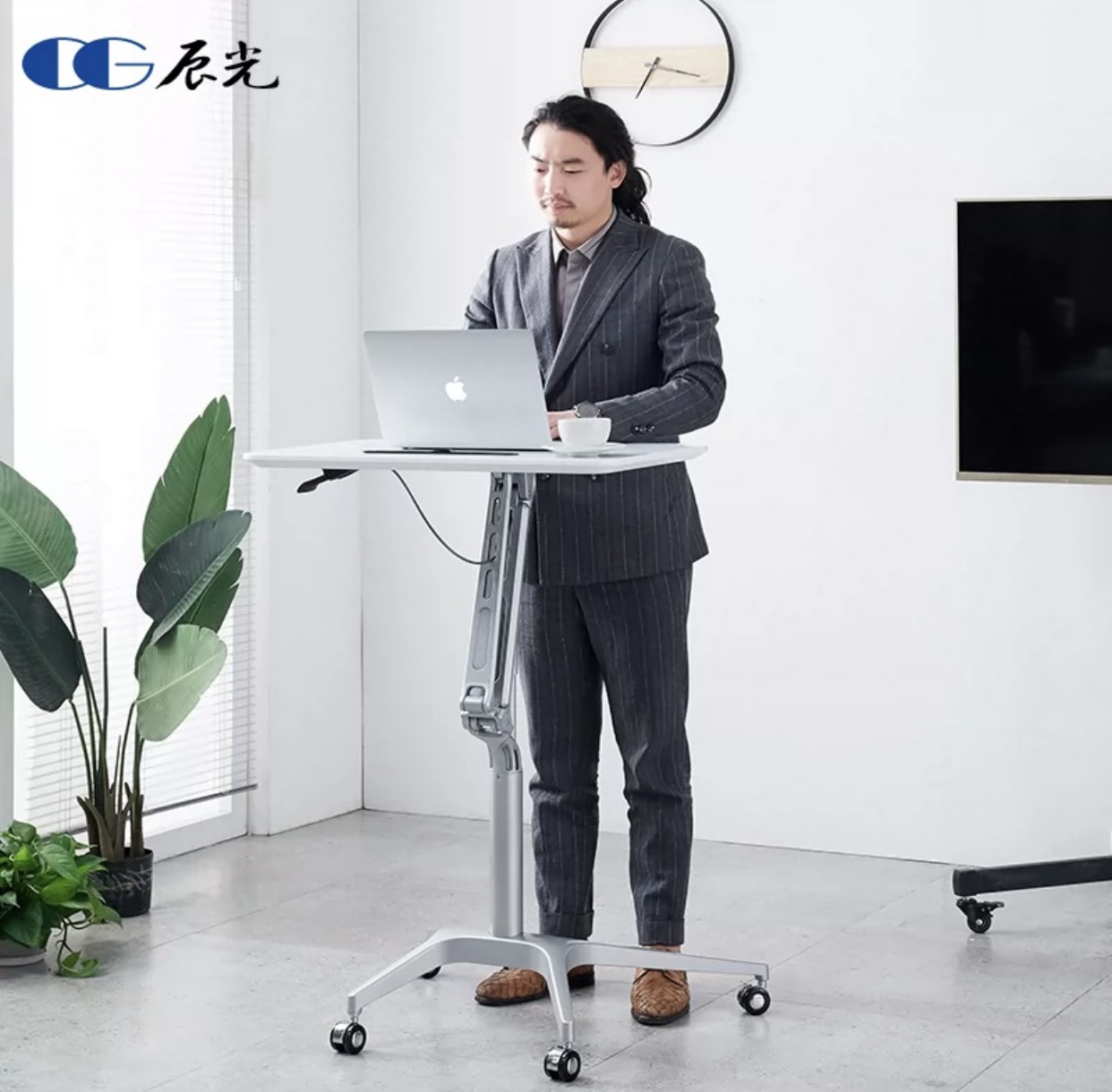 Bàn di động thông minh tiện ích có khóa bánh, bàn làm việc nâng hạ chiều cao đa năng