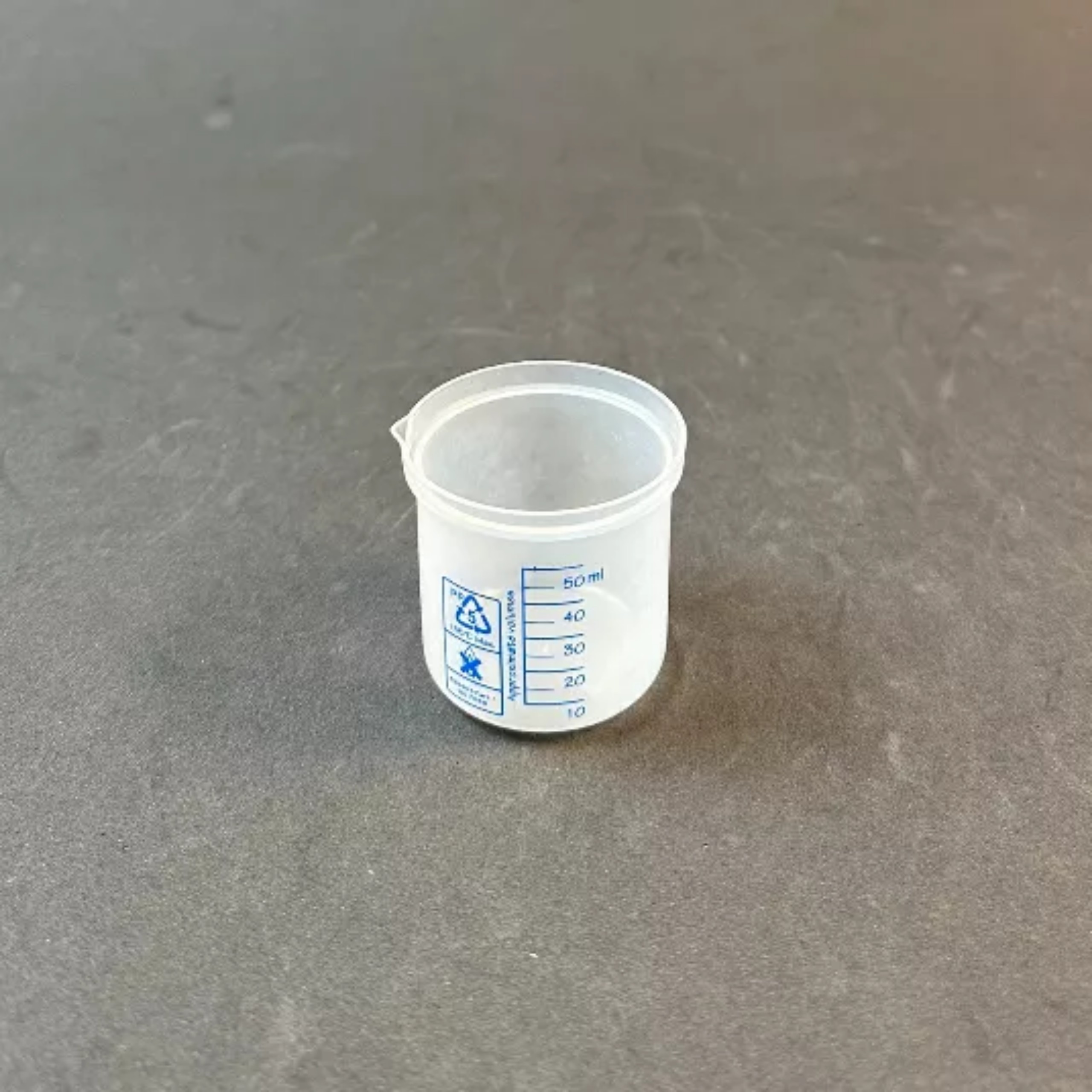 Ca nhựa không quai chia vạch xanh pp 135°C 50ml/100ml/250ml/600ml