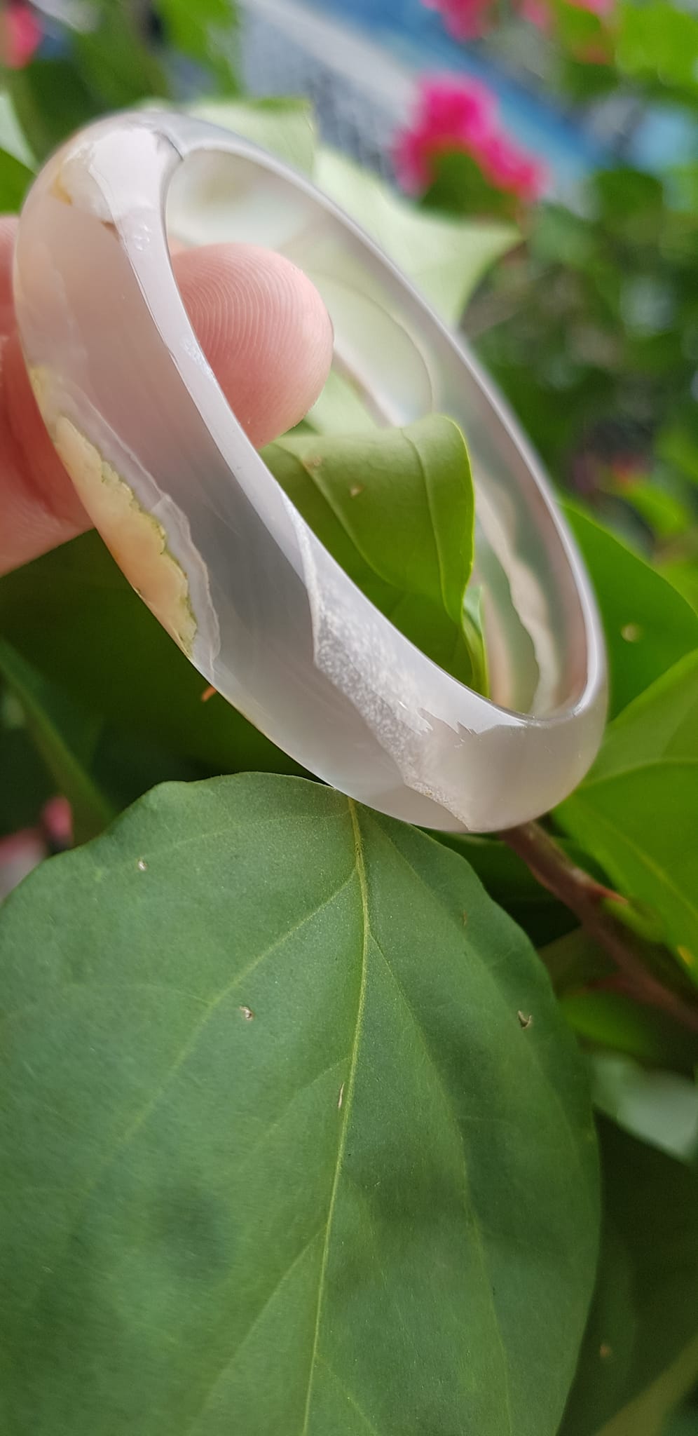 Vòng tay phong thuỷ Nữ Bản Hẹ Đá Mã Não Trắng trong vân hoa đẹp Vòng màu trắng trong Ni 50mm x Cao 12mm x dầy 6,5mm Hợp nữ mệnh kim mệnh Thủy ạ