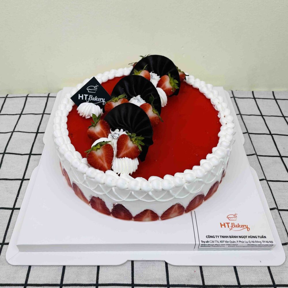 -  Bánh Mousse Dâu tây Size 18cm