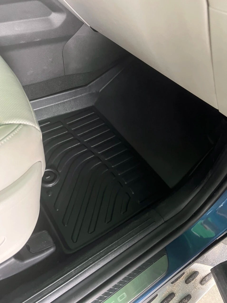 Thảm lót sàn xe ô tô Kia Sorento 2021-2022 7 chỗ (3 hàng ghế)Nhãn hiệu Macsim chất liệu nhựa TPV cao cấp màu đen