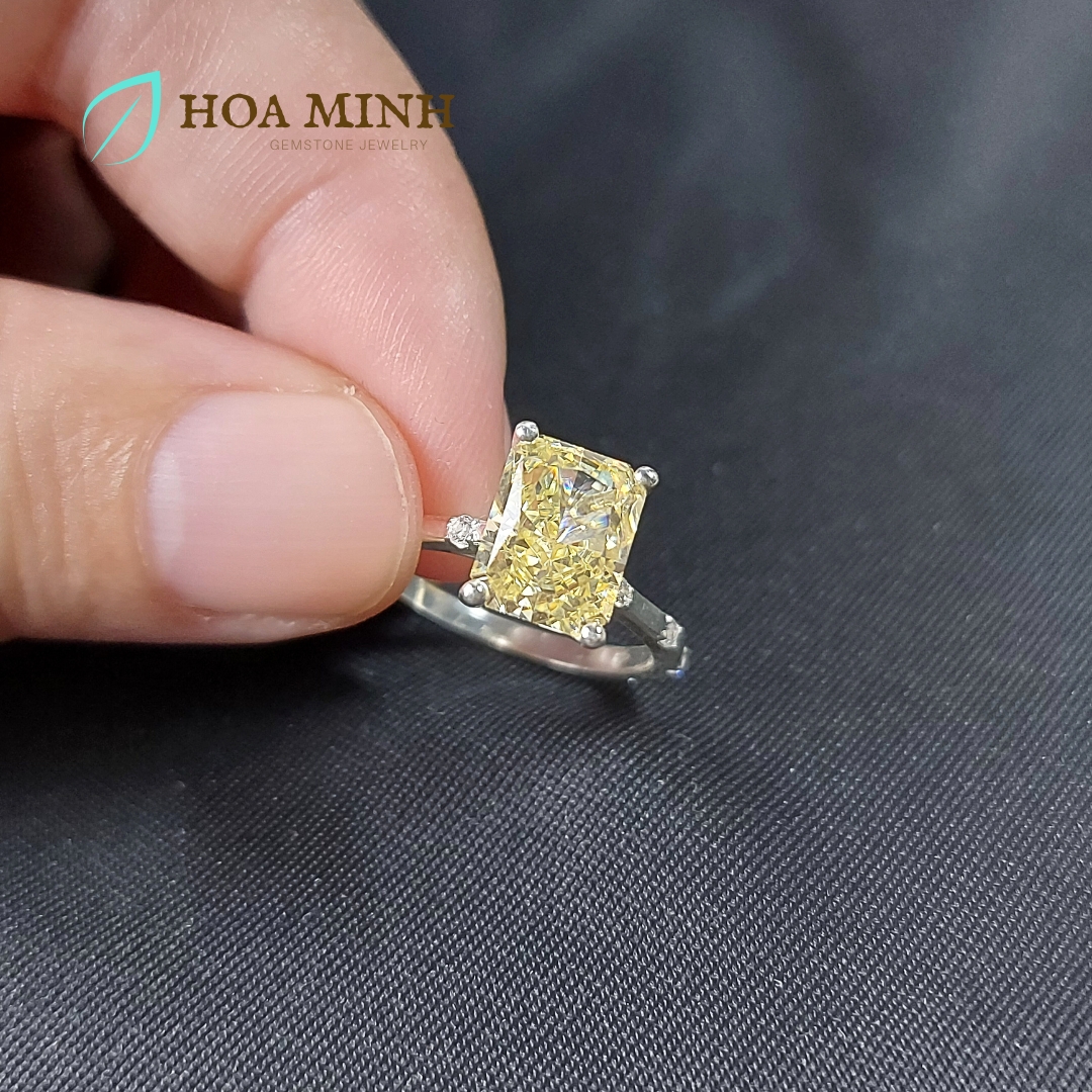 Nhẫn bạc viên chủ đá Thạch Anh nam phi màu vàng phớt chữ nhật size 7x9 li phong cách thanh lịch