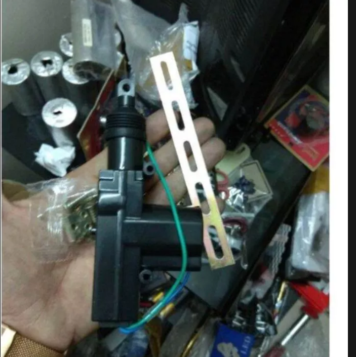 Bộ chuột tự động mở yên xe máy bằng điện rất tiện dụng dùng được cho các loại xe