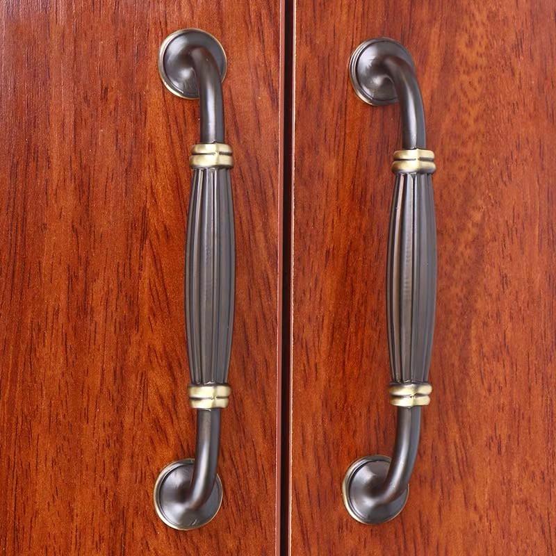 Tay nắm tủ tân cổ điển màu đen sang trọng