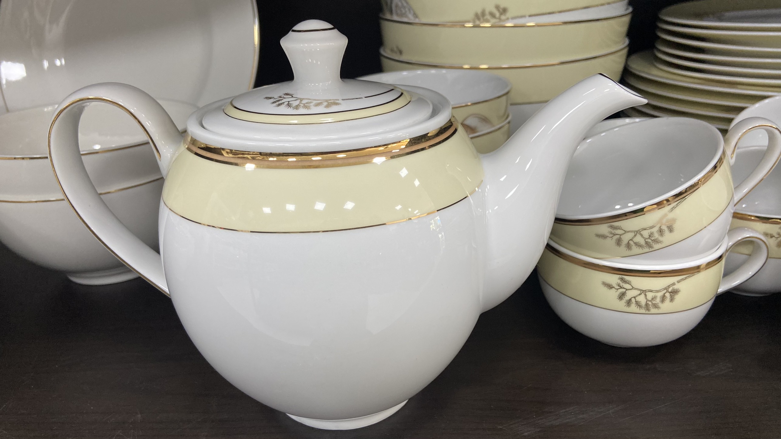 Bình trà 1.1L + nắp Camellia Hương Biển Kem - Gốm sứ cao cấp Minh Long 1