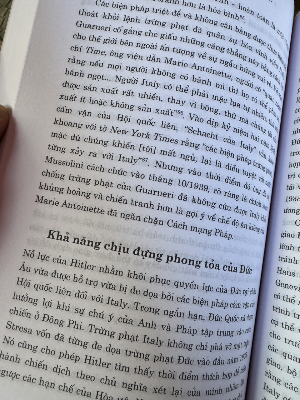 VŨ KHÍ KINH TẾ - Sự trỗi dậy của các biện pháp trừng phạt kinh tế như một công cụ chiến tranh hiện đại – Nicholas Mulder - NXB Chính trị quốc gia sự thật