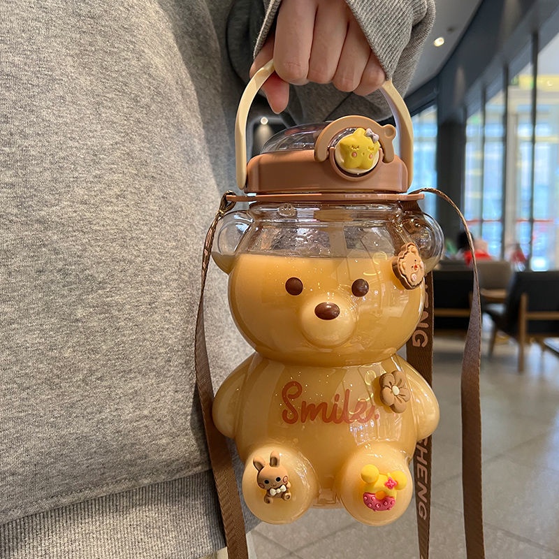 Bình Đựng Nước Hình Gấu Smile Siêu Dễ Thương 1300Ml Kèm Sticker Và Dây Đeo