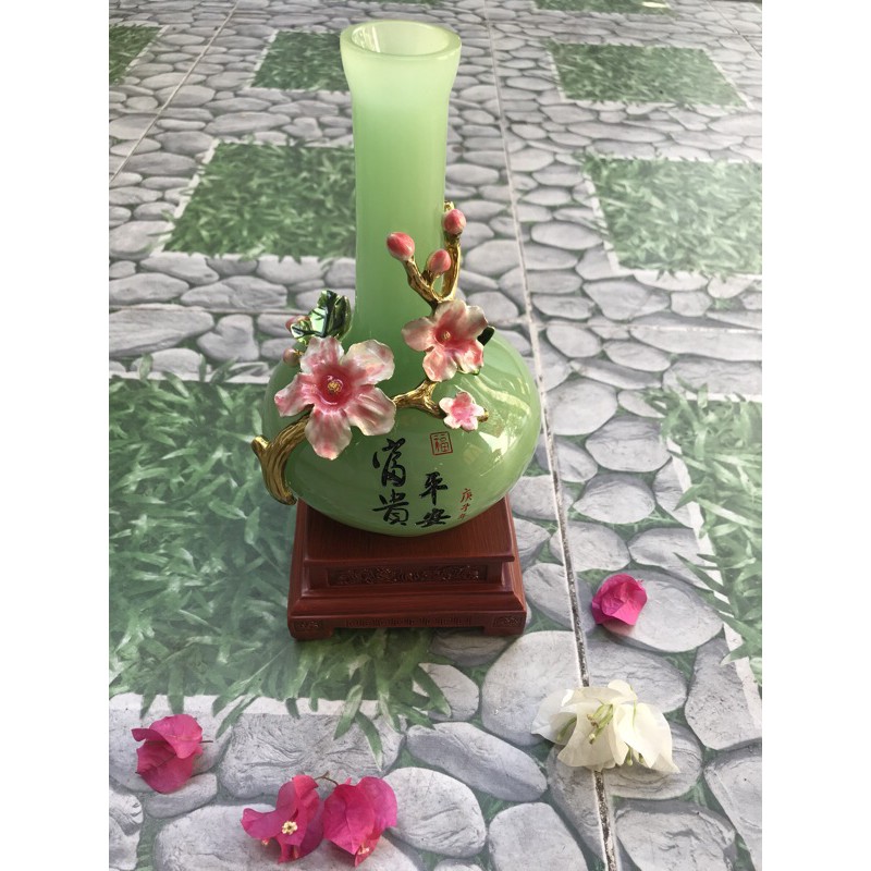 Chiếc Bình Phong Thủy Phú Quý Xanh Ngọc Rất Đẹp Trạm Nhánh Bông Hoa Đào Đầy Hoa Size Cao 28cm đk 13cm đế gỗ 12cm Hợp Anh Chị mệnh Mộc mệnh Hỏa trưng Bình trong nhà ý nghĩa Bình An Giàu Sang Phú Quý Tài Lộc ạ